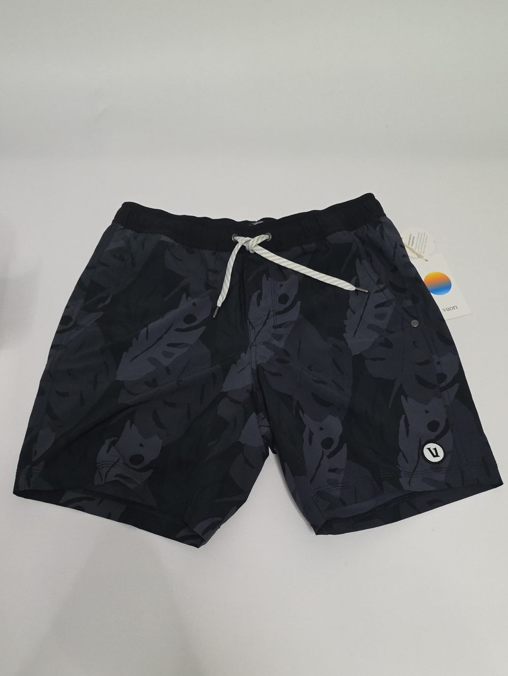 NWT Men's "Vuori Kore Short Lined 7". Elastic Waist Size Small. Black Leaves